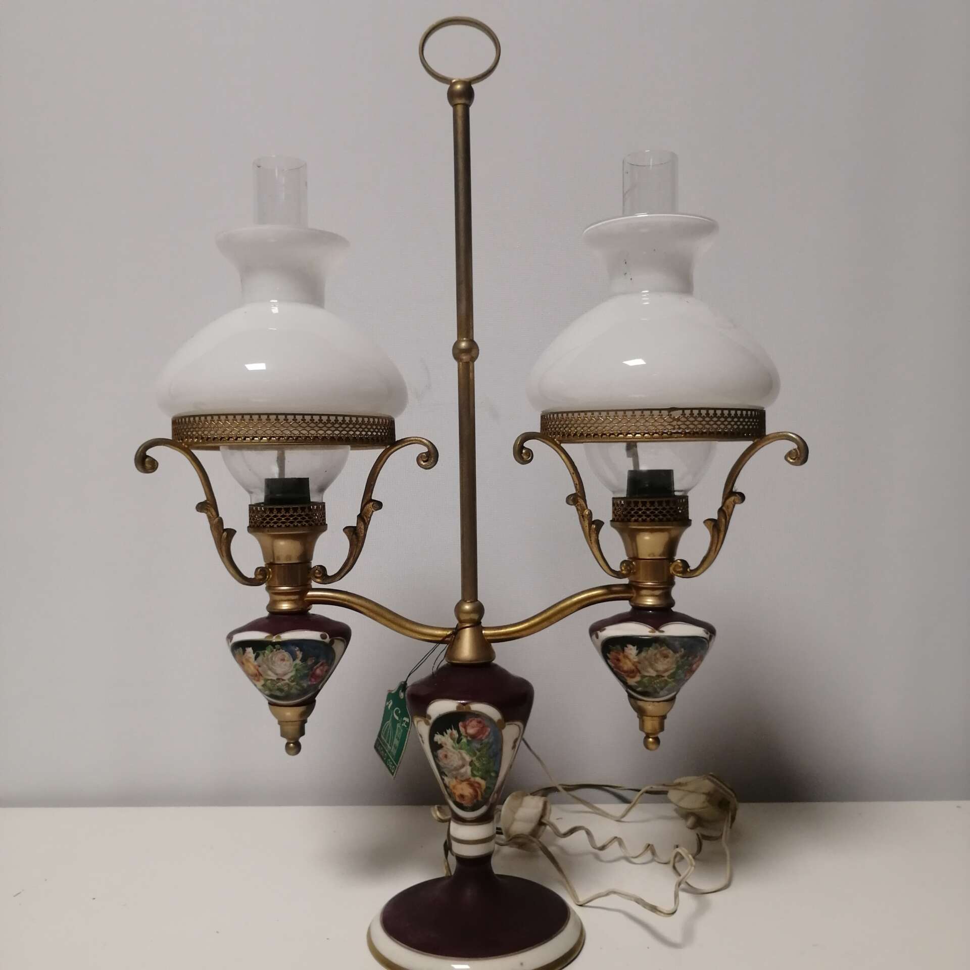 lampada da tavolo antica a due luci